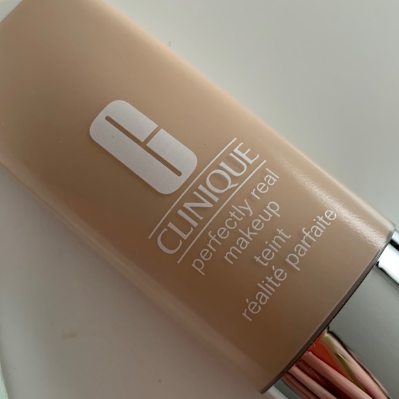 NEW Clinique foundation 01 - Picture 2 of 3